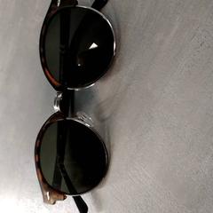 Ulleres de sol, segons ha informat Arriva Friesland / Groningen mitjançant iLost