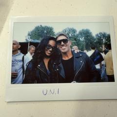 Zacskó polaroid foto, amint azt GVB az iLost segítségével jelentette.