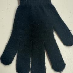 Kesztyű, amint azt GVB az iLost segítségével jelentette.