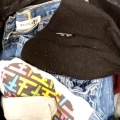 Kleren, zoals gemeld door Mövenpick Hotel Amsterdam City Centre met iLost