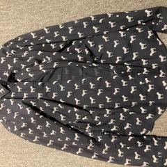 シャツ Dark Blue and White がiLostで Ramada by Wyndham Amsterdam Airport Schiphol によって報告されました