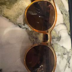 İLost kullanarak Van der Valk Hotel Heerlen tarafından bildirildiği gibi Güneş gözlüğü