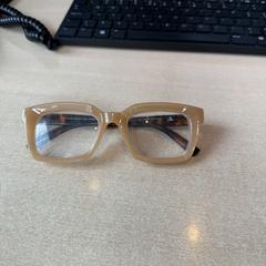 Lentes, segundo informou Haven Hotel Rotterdam usando iLost