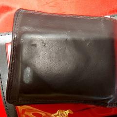 Peněženka - Hombroux, jak nahlášeno Centraal magazijn pomocí iLost