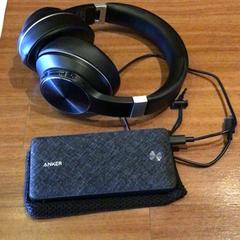 Auriculars & Banc d'energia Koptelefoon + Powerbank, segons ha informat Van der Valk Hotel Emmeloord mitjançant iLost