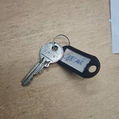 Keychain, as reported by IKEA Caen Fleury-sur-Orne using iLost