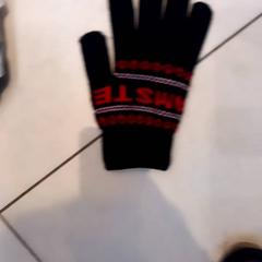 Kesztyű, amint azt Leonardo Royal Hotel Amsterdam az iLost segítségével jelentette.