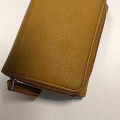 Carteira Yamba-Zouma, segundo informou Centraal magazijn usando iLost