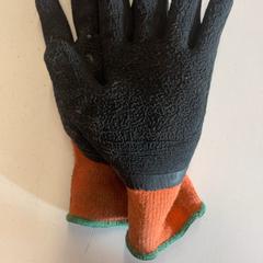 Kesztyű, amint azt GVB az iLost segítségével jelentette.