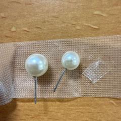 Náušnice parels, ako bolo nahlásené VITAZ campus Sint-Niklaas pomocou iLost