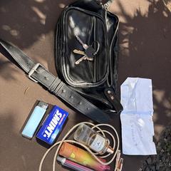 Zwart tasje met sleutels en spulletjes, iLost'a bildirildiği gibi