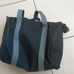 Taška zwart, jak nahlášeno Centraal magazijn pomocí iLost