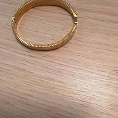 İLost kullanarak Qbuzz Fryslân tarafından bildirildiği gibi Bileklik Goudkleurig