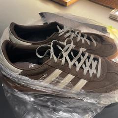 Scarpa Bruin, come riportato da Van der Valk Hotel Houten utilizzando iLost