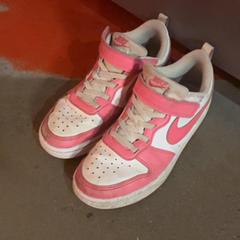 Shoes Rose, as reported by MEININGER Hotel Bordeaux Gare Saint-Jean using iLost
