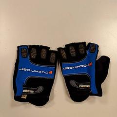 Gloves, as reported by Vrije Universiteit Amsterdam using iLost