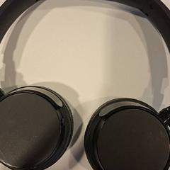 Auriculars Zwart, segons ha informat RAI Amsterdam mitjançant iLost