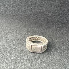 Buddha to buddha ring met vingerafdruk, come riportato a iLost