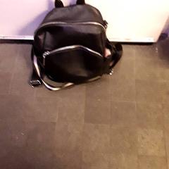 Rugzakje Zwart، كما تم الإبلاغ عنه بواسطة EBS Tramplein عبر iLost