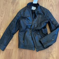 Bunda Jack & Jones, jak nahlášeno GVB pomocí iLost