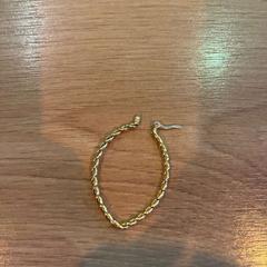 Oorbel Gold, zoals gemeld door MEININGER Hotel Köln West met iLost