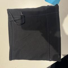 Bufanda black, ha sido reportado por Amsterdam ID Aparthotel con iLost