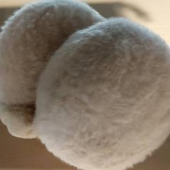 Kleding - oorwarmers، كما تم الإبلاغ عنه بواسطة Centraal magazijn عبر iLost