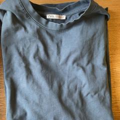 Tshirt Navy Blue + White Socks, a été signalé par MEININGER Hotel Berlin East Side Gallary utilisant iLost