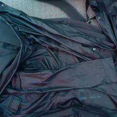 Kleding - Regenjas, a été signalé par Centraal magazijn utilisant iLost