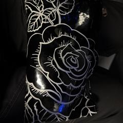 Erui zwart, segundo informou a iLost