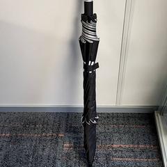 Guarda-chuva Zwart, como reportado por Connexxion Haarlem AML utilizando o iLost