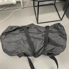 zwarte sporttas met inhoud, as reported to iLost