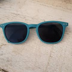 Napszemüveg Kind, amint azt DierenPark Amersfoort az iLost segítségével jelentette.