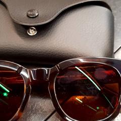 Gafas de sol Met koker, ha sido reportado por Rotterdam The Hague Airport con iLost