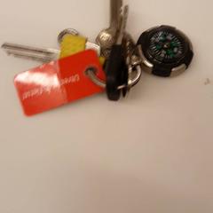 Sleutel Gele sleutel  met rode label, zoals gemeld door HvA Amstelcampus met iLost