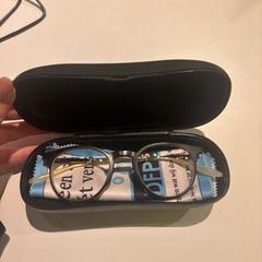メガネ（サブカテゴリー） BRUIN/ZWART がiLostで Room Mate Bruno によって報告されました