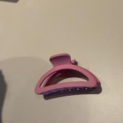 Hair clip roze, as reported by Van der Valk Hotel Woerden using iLost