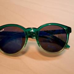Gafas de sol, ha sido reportado por IKEA Avignon con iLost