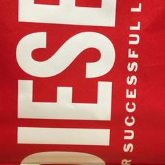 شراء الديزل، كما تم الإبلاغ عنه بواسطة Designer Outlet Roermond عبر iLost