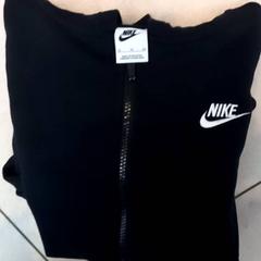 Dessuadora Black, segons ha informat Leonardo Royal Hotel Amsterdam mitjançant iLost