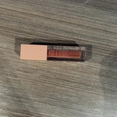 Brillo de labios Maybelline, ha sido reportado por Van der Valk Hotel Haarlem con iLost