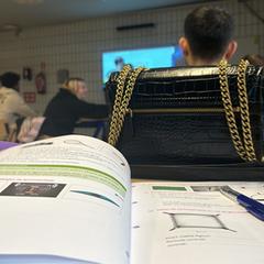 Zwarte guess schouder tas, som rapportert til iLost