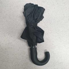 Zwarte paraplu, como reportado por IKEA Haarlem utilizando o iLost