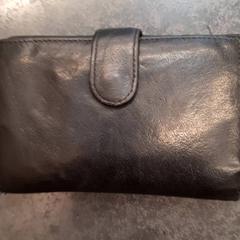 Brieftasche, gemeldet von Rotterdam The Hague Airport über iLost