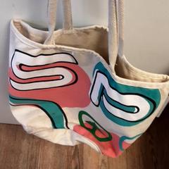 Táska, amint azt Qbuzz ZHN az iLost segítségével jelentette.