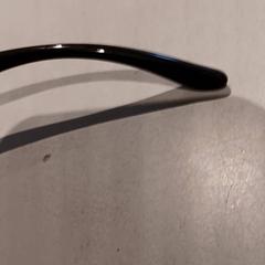 Des lunettes de soleil, a été signalé par De Efteling utilisant iLost