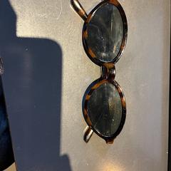 Solbriller, som rapportert av Hotel V Frederiksplein ved bruk av iLost