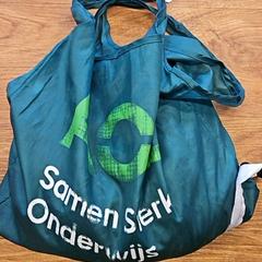 حقائب حمل وحقائب اليد، كما تم الإبلاغ عنه بواسطة GVB عبر iLost