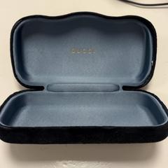 İLost kullanarak Koninklijk Theater Carré tarafından bildirildiği gibi Gözlük kılıfı Zwart