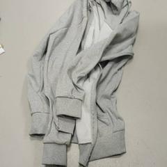 의류 - sweater, iLost를 사용하여 Regio West-Vlaanderen에 보고됨